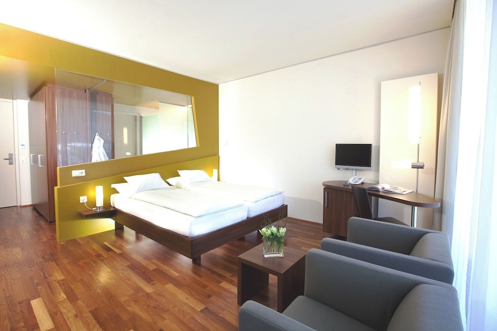 Basic Double Room, Garden View