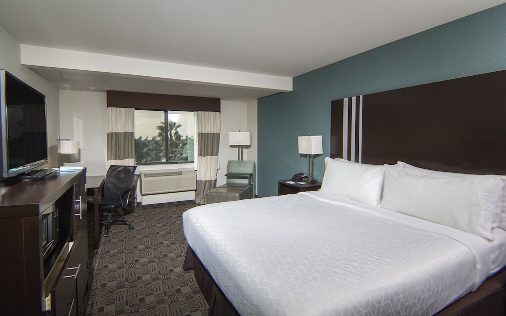 Suite, 2 Queen Beds, Accessible (Communications, Roll-In Shower) - Photo 3