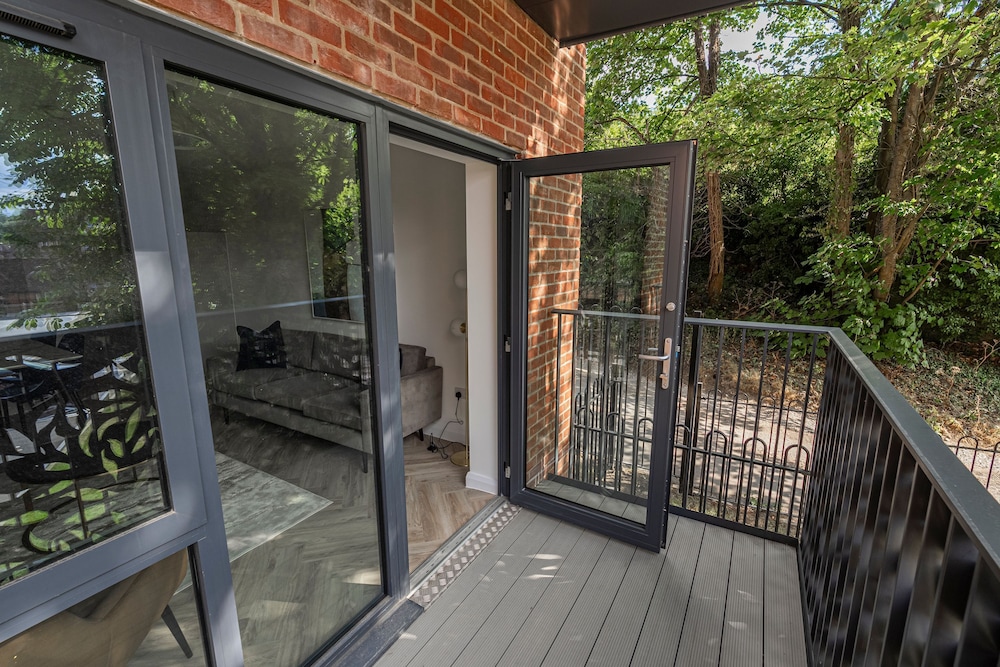 The Modern Nest Over 65s Retreat, Billede 11