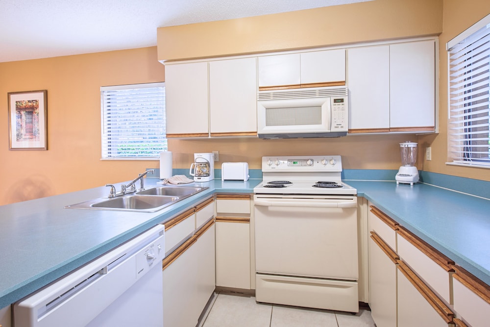 Suite, 2 Bedrooms - Photo 7