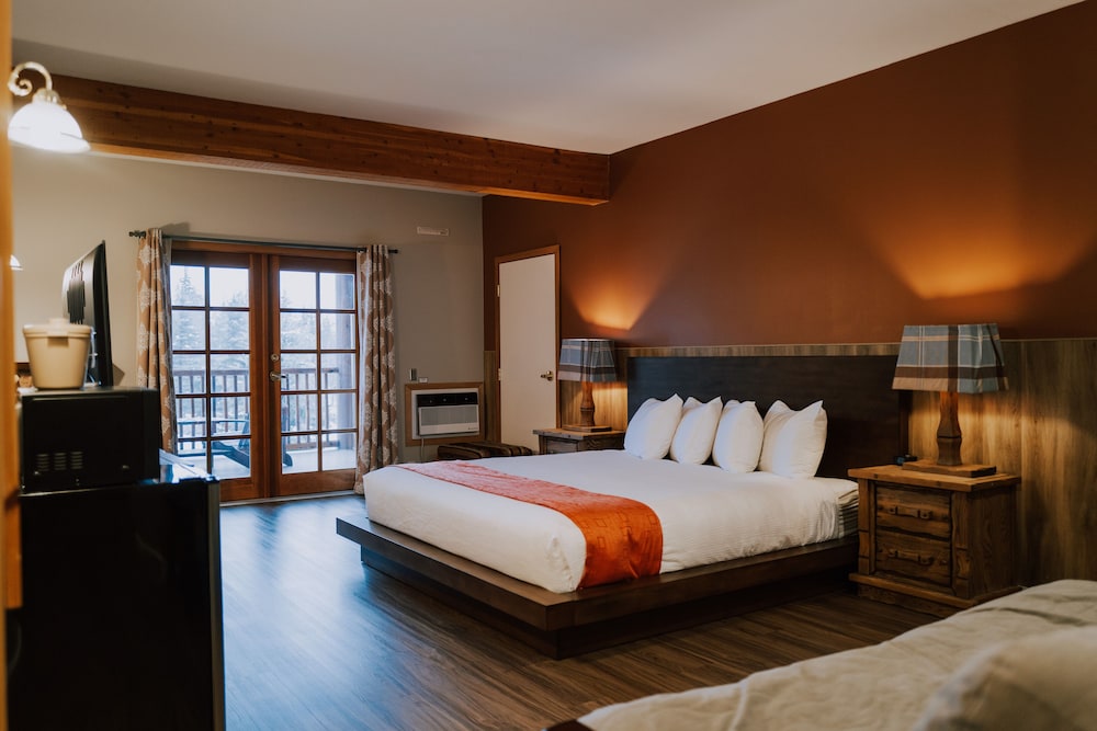 Premium Suite, 1 King Bed (Not Pet Friendly)