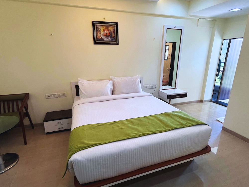 Deluxe Room with Balcony photo 1
