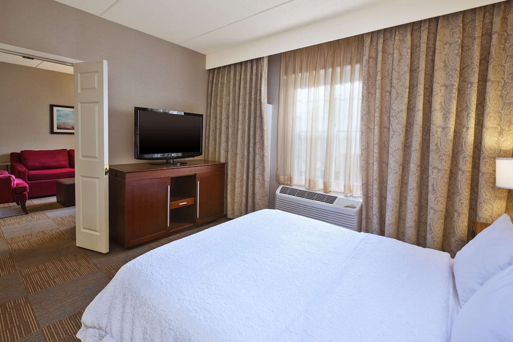 Suite, 1 Queen Bed, Accessible, Non Smoking (Bathtub) - Photo 4