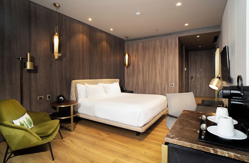 Room, 1 King Bed - Photo 4