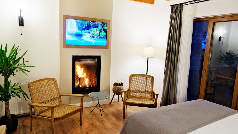 Family Room 401