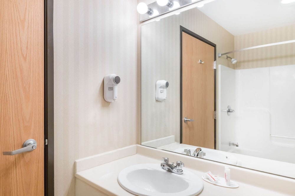 Efficiency, Standard Room, 1 Queen Bed - Photo 6