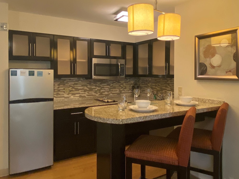 Suite, 2 Bedrooms, Kitchen - Photo 11