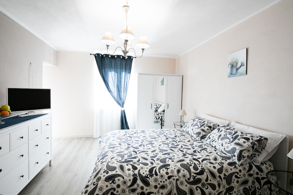 Family Room, 2 Bedrooms photo 2