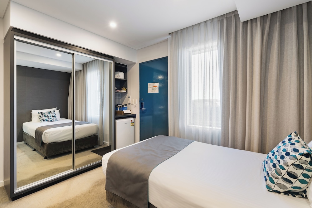 Standard Room, Multiple Beds photo 2