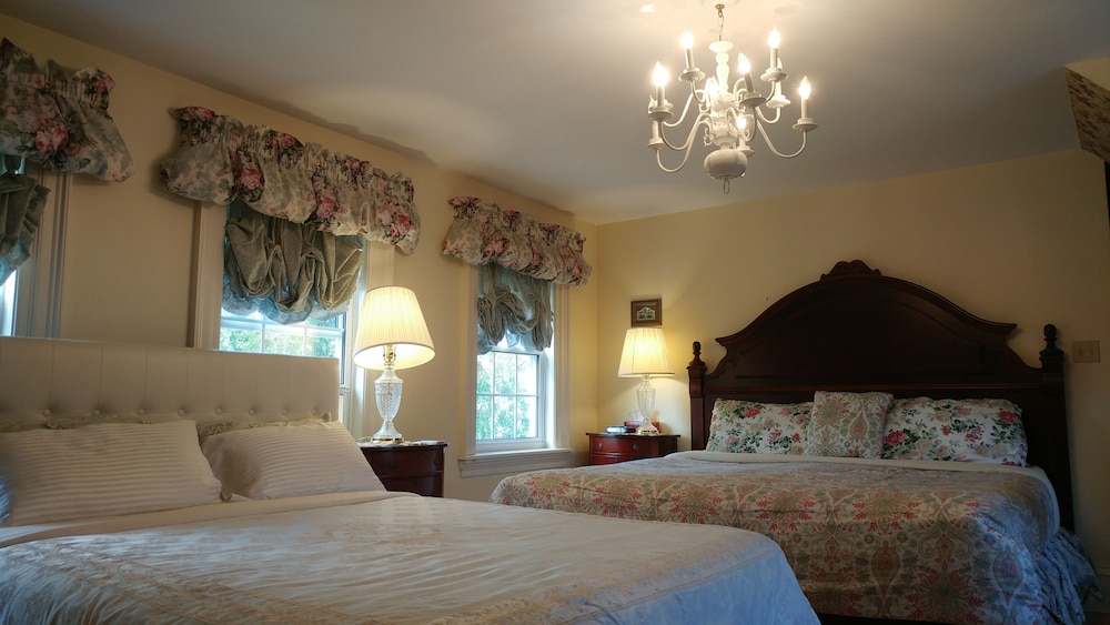 Family Room, 2 Bedrooms photo 1