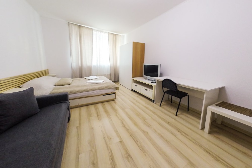 Basic Studio, 1 Double Bed with Sofa bed, Kitchen, City View photo 2