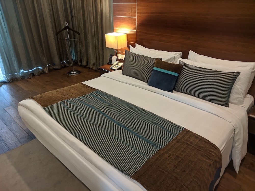 Suite, 1 King Bed, City View, Tower (Tower Suite) - Photo 5