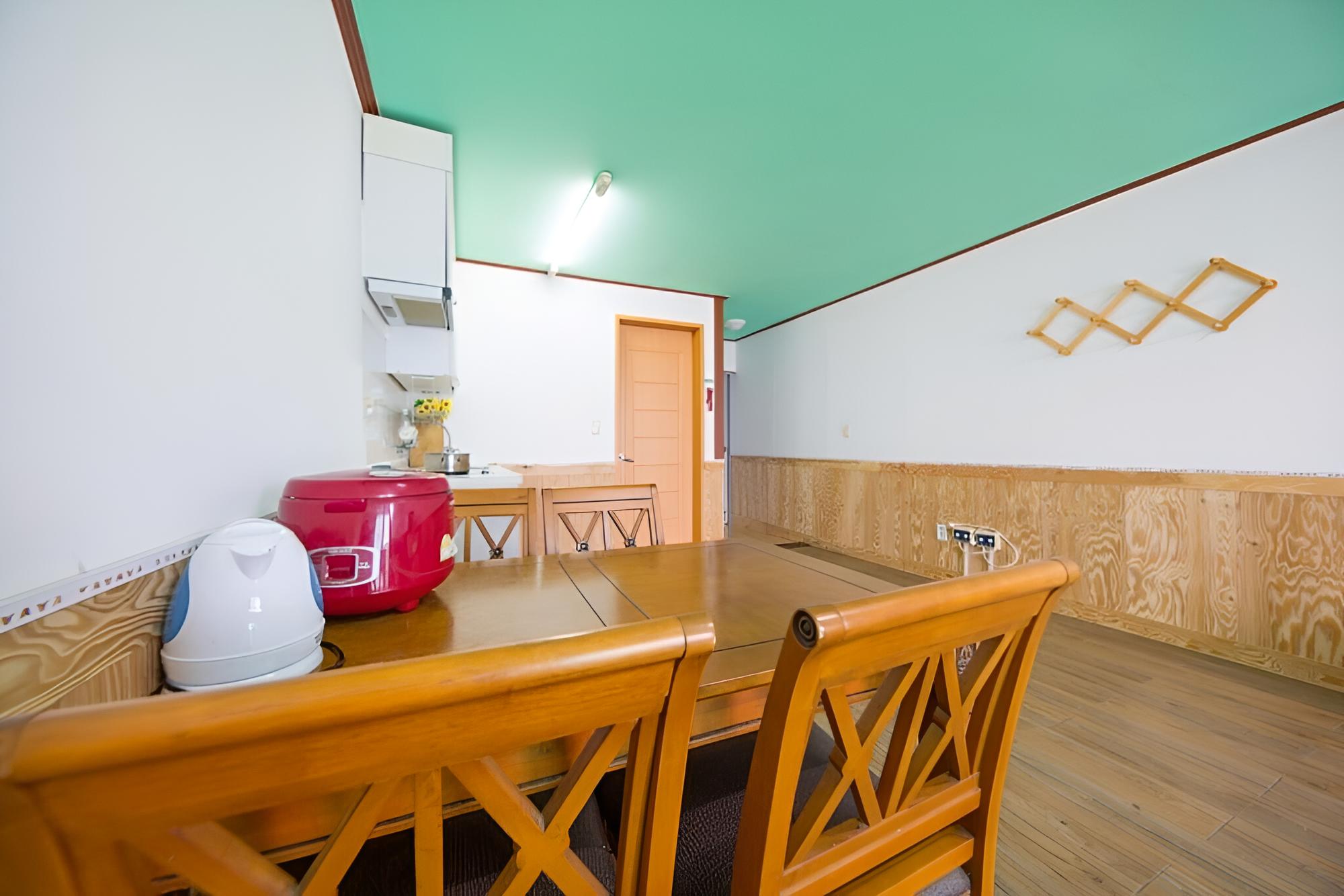 Room (403 (36m beds)) - Photo 6