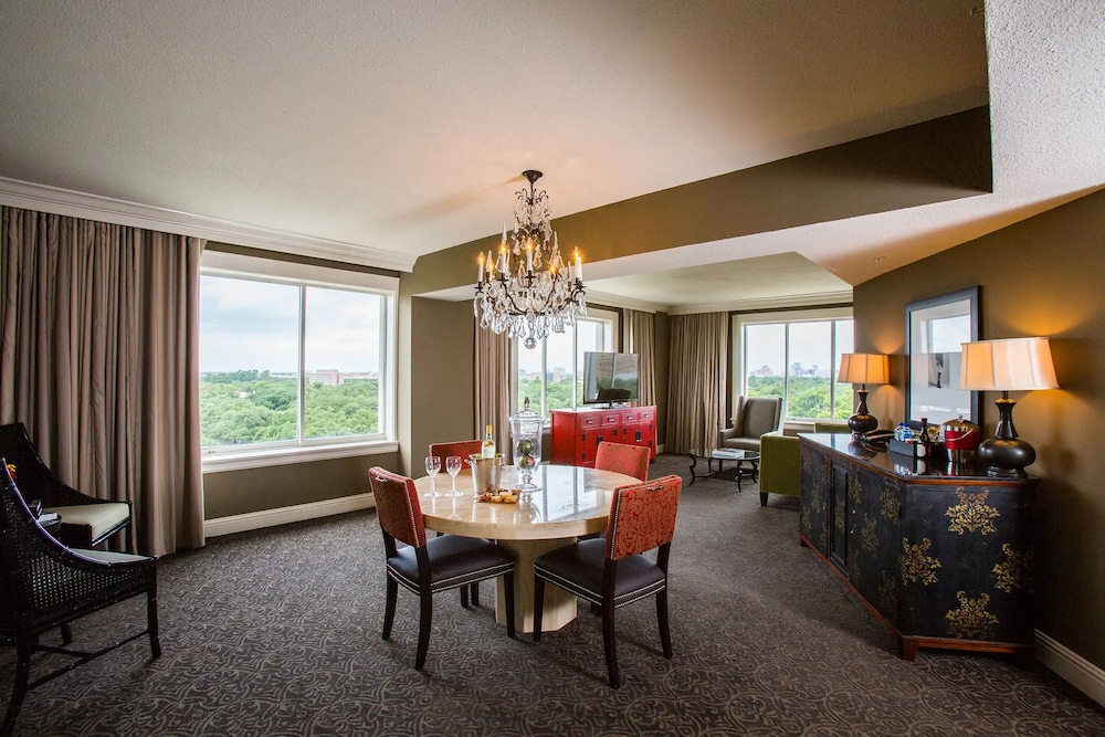 Signature Suite - Photo 1