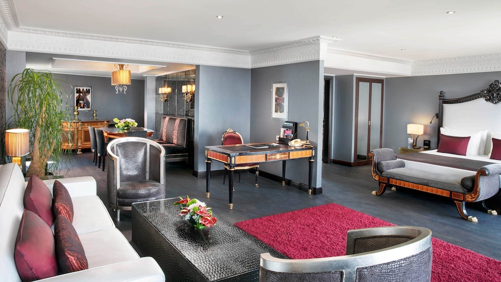 Premium Room, 1 King Bed, Club Lounge Access, Sea View
