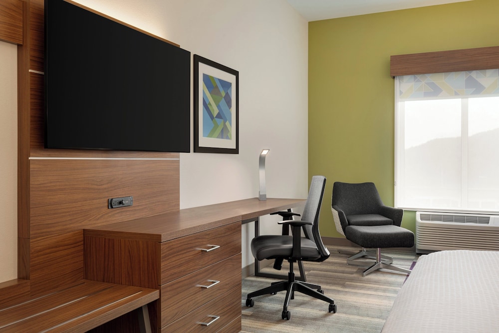 Suite, 1 King Bed, Hearing Accessible - Photo 2