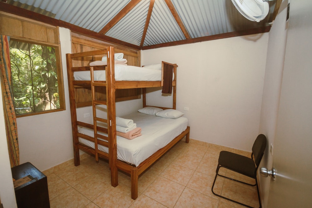 Economy Triple Room, Shared Bathroom photo 1