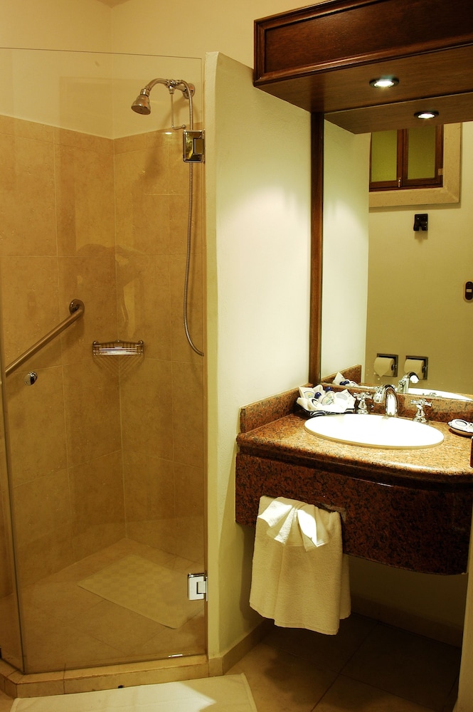 Junior Suite, 1 King Bed photo 2