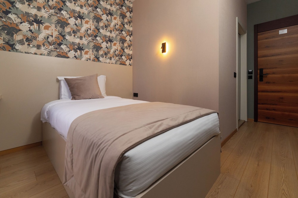 Single Room, City View