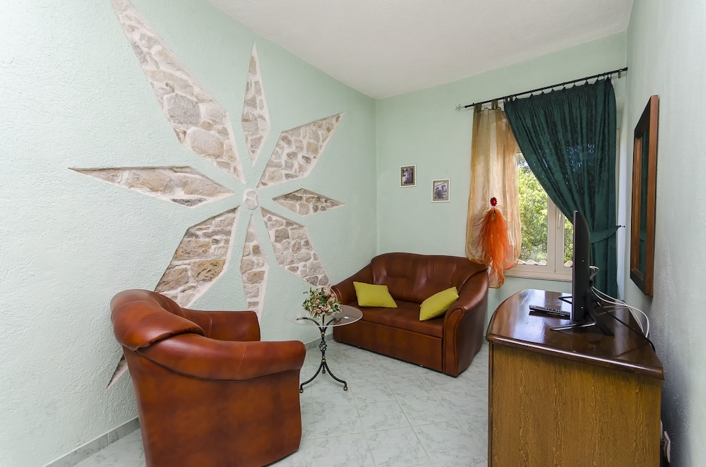 Standard Double Room - Photo 14