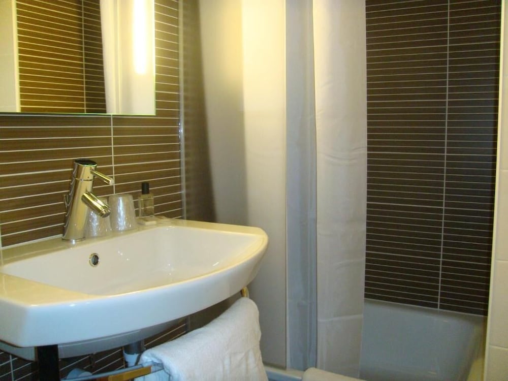 Standard Single Room - Photo 2