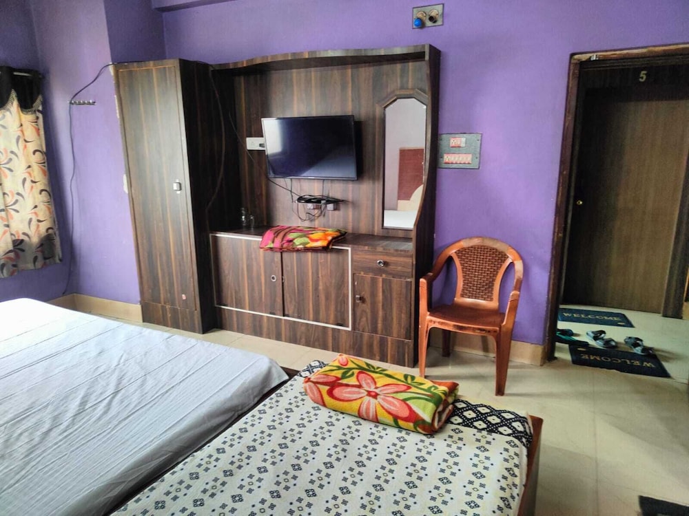Family Room, 1 Bedroom - Photo 1