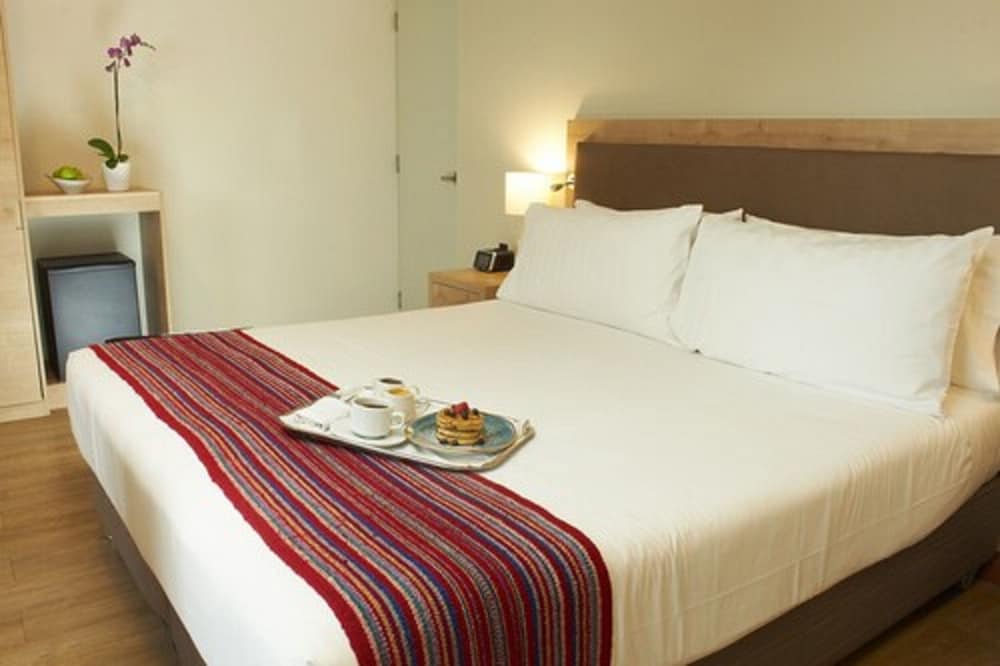 Junior Room, 1 King Bed photo 2