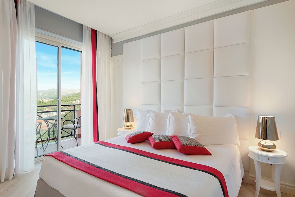 Deluxe Room (Suite) photo 2