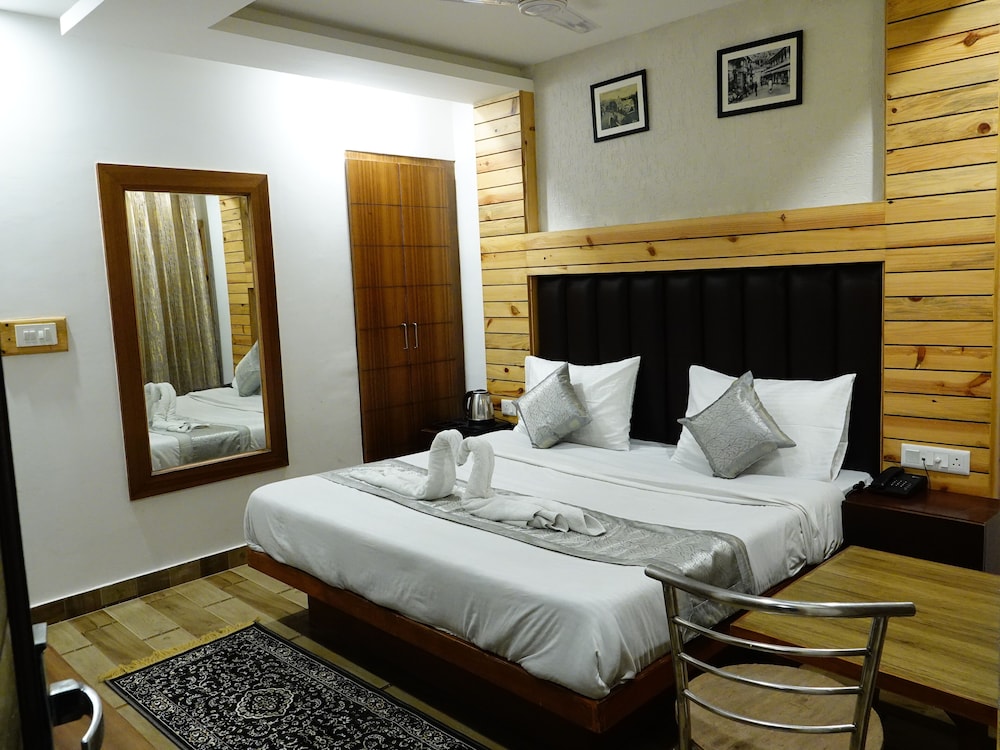 Deluxe Room with Valley View photo 1