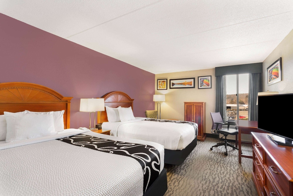 Room, 2 Queen Beds - Photo 2