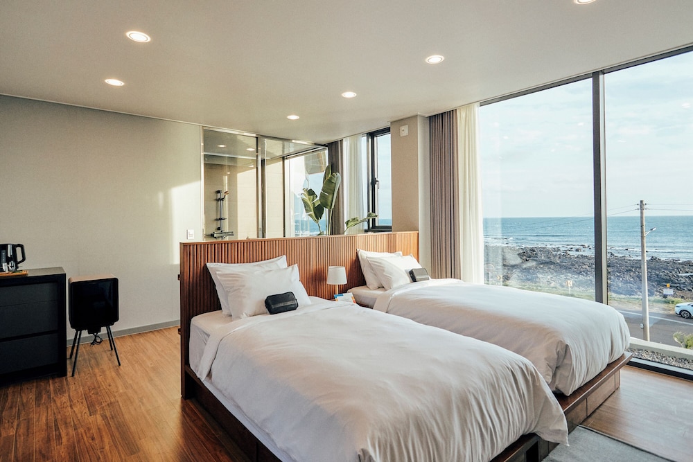 Basic Twin Room, 2 Bedrooms, Non Smoking, Ocean View