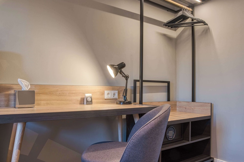 Standard Room, 1 Twin Bed thumbnail 5