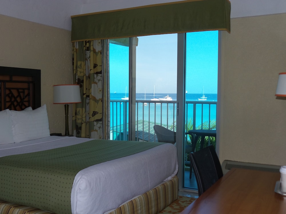 Room, 1 King Bed, Balcony, Beach View - Photo 4