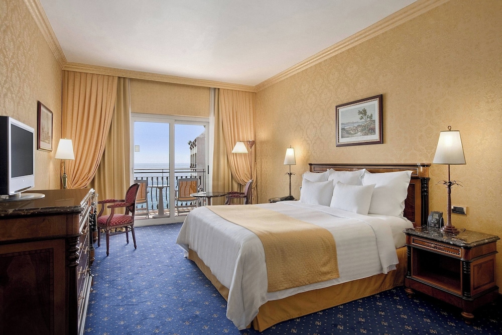 Superior Room, 1 King Bed, Partial Sea View