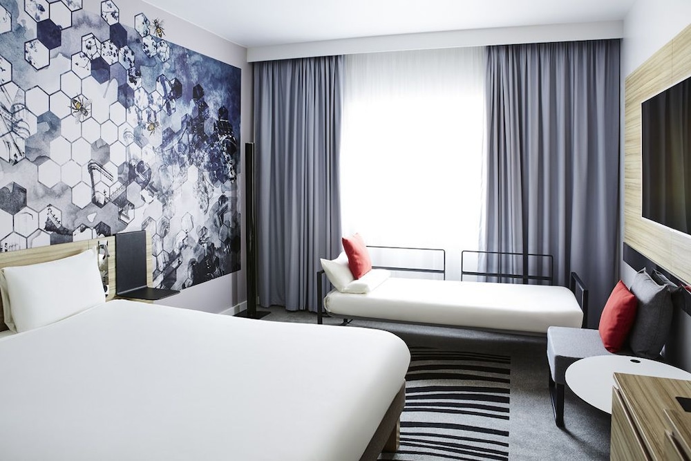 Family Double Room, 1 Queen Bed with Sofa bed - Photo 2