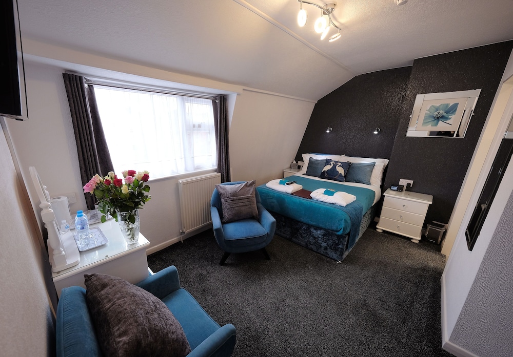 Family Room, 2 Bedrooms