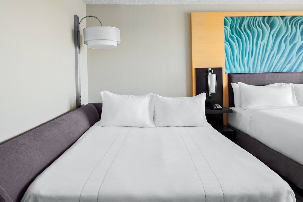 Club Room, 1 King Bed with Sofa bed (Skyline View, Top floor) - Photo 6