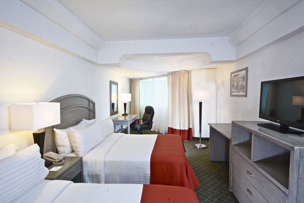 Standard Room, 2 Double Beds - Photo 1