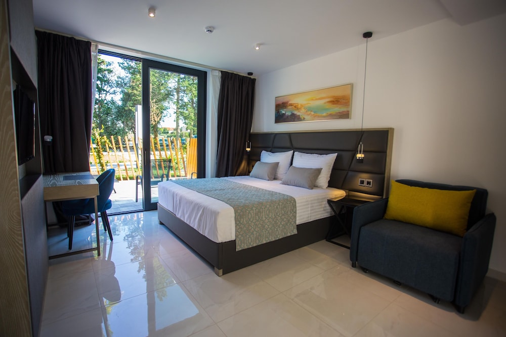 Standard Room, Balcony, Park View