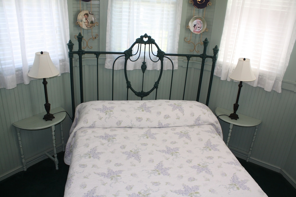 Double Room, 1 Queen Bed, Non Smoking (Pink Magnolias) photo 2
