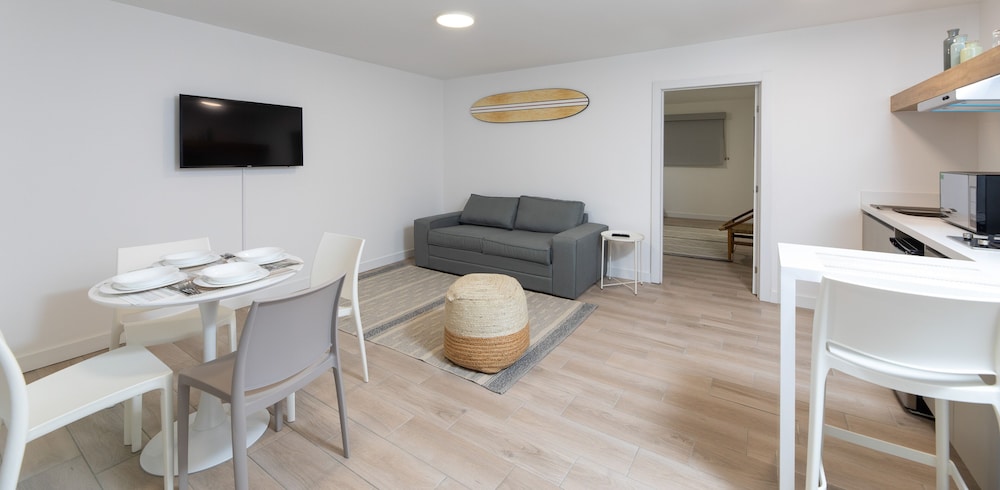 Superior Twin Room, Non Smoking, City View photo 3
