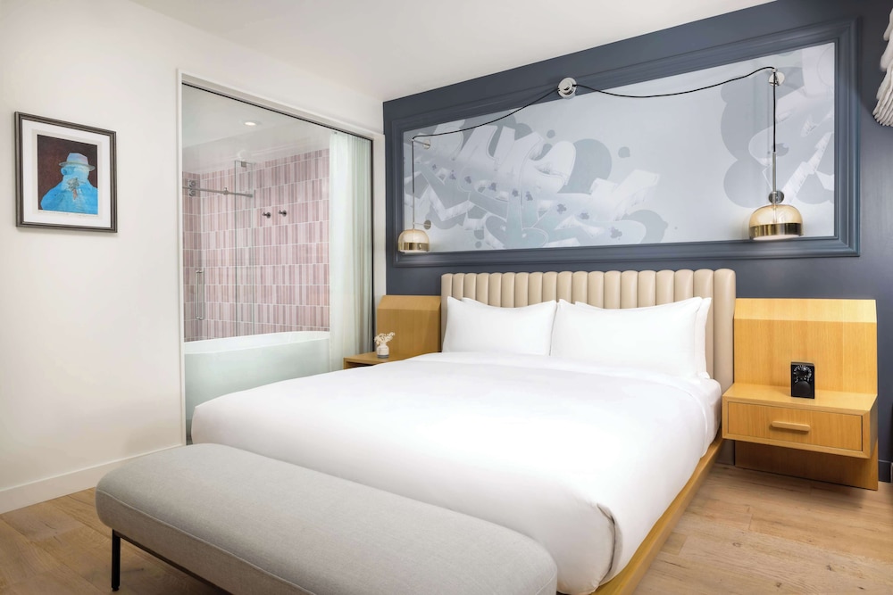 Skyline King Studio Suite