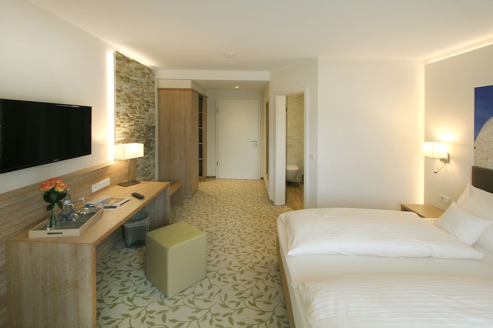 Comfort Double Room, Accessible, Ensuite - Photo 2