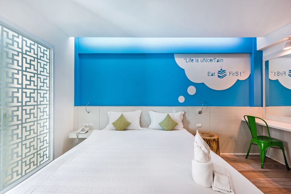 Standard Room, 1 King Bed - Photo 10