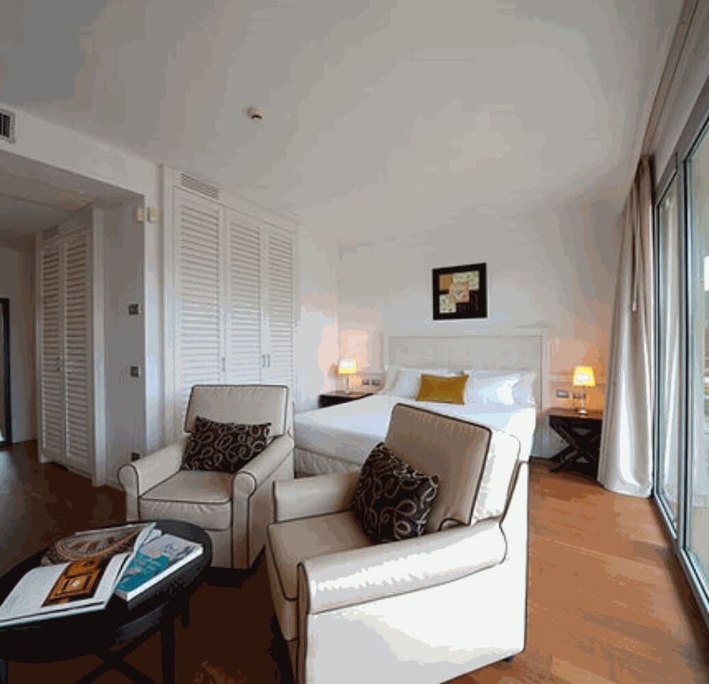 Family Room - Photo 9