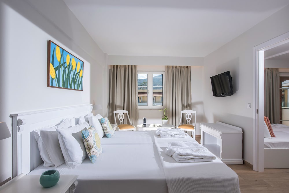 Family Room, 2 Bedrooms, Sea View - Photo 3