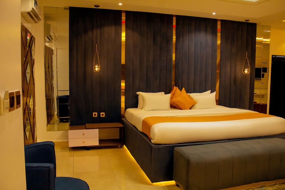 Royal Studio Suite photo 1