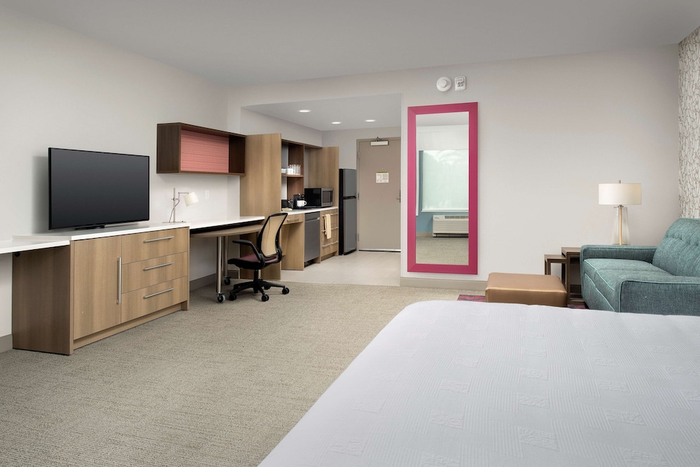 Suite, 1 King Bed, Accessible, Non Smoking (Hearing)