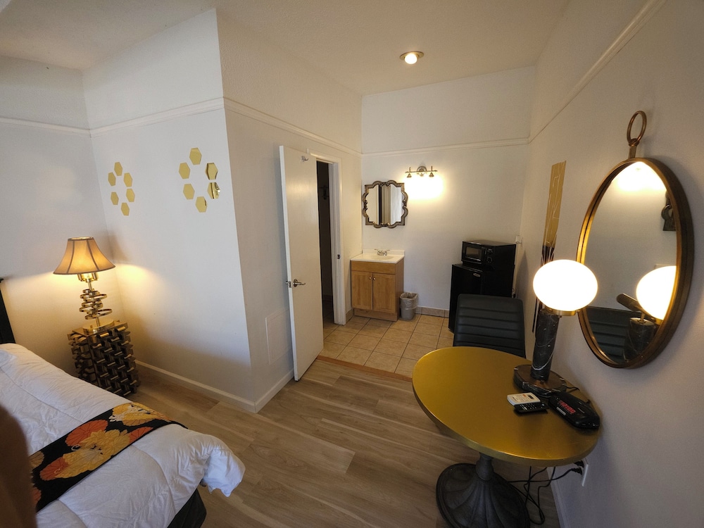 Standard Room, 2 Queen Beds, Non Smoking photo 1