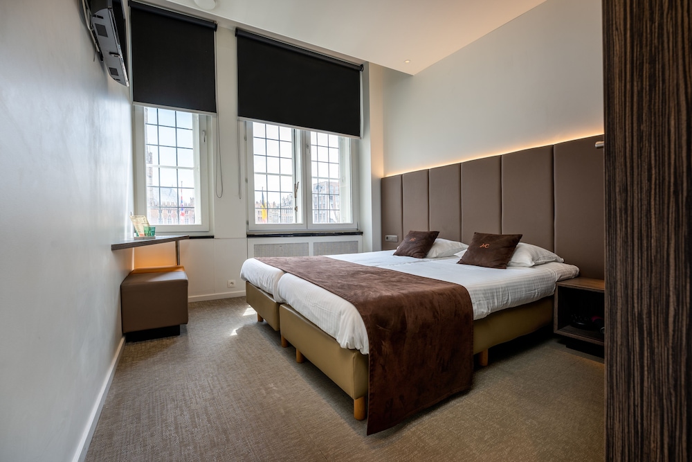 Twin Room, 2 Twin Beds, City View